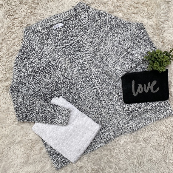 Janice Apparel Open Eyelash Cardigan ๐ White & Black - Picture 2 of 13